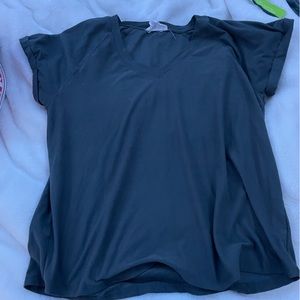 Grey basic tee. Loose fitting.